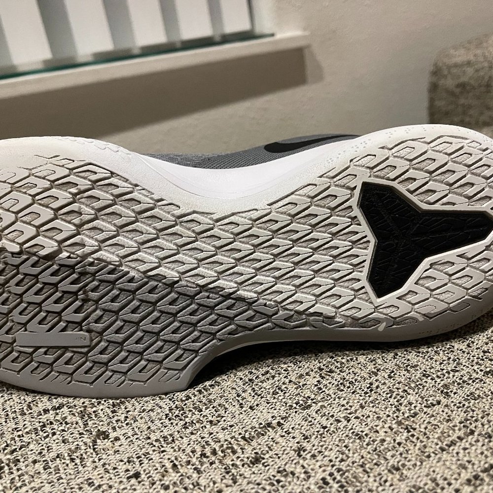 Nike Men's Kobe Mamba Fury Basketball Shoes Gem